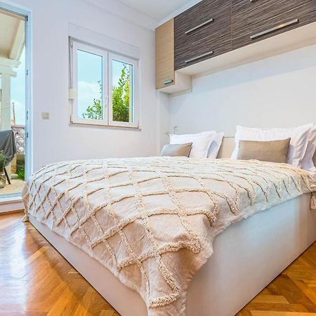 Beachfront Apartment Йесенице Екстериор снимка