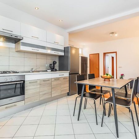Beachfront Apartment Йесенице Екстериор снимка