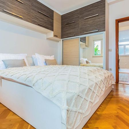 Beachfront Apartment Йесенице Екстериор снимка