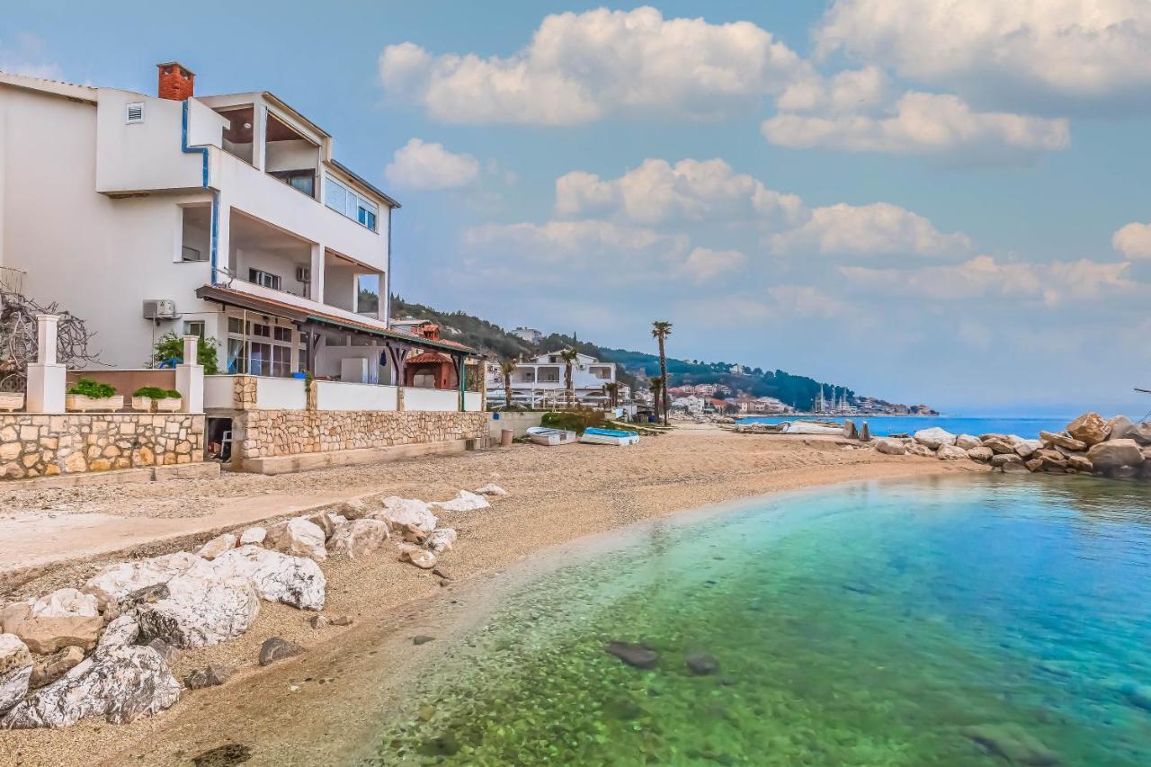 Beachfront Apartment Йесенице Екстериор снимка
