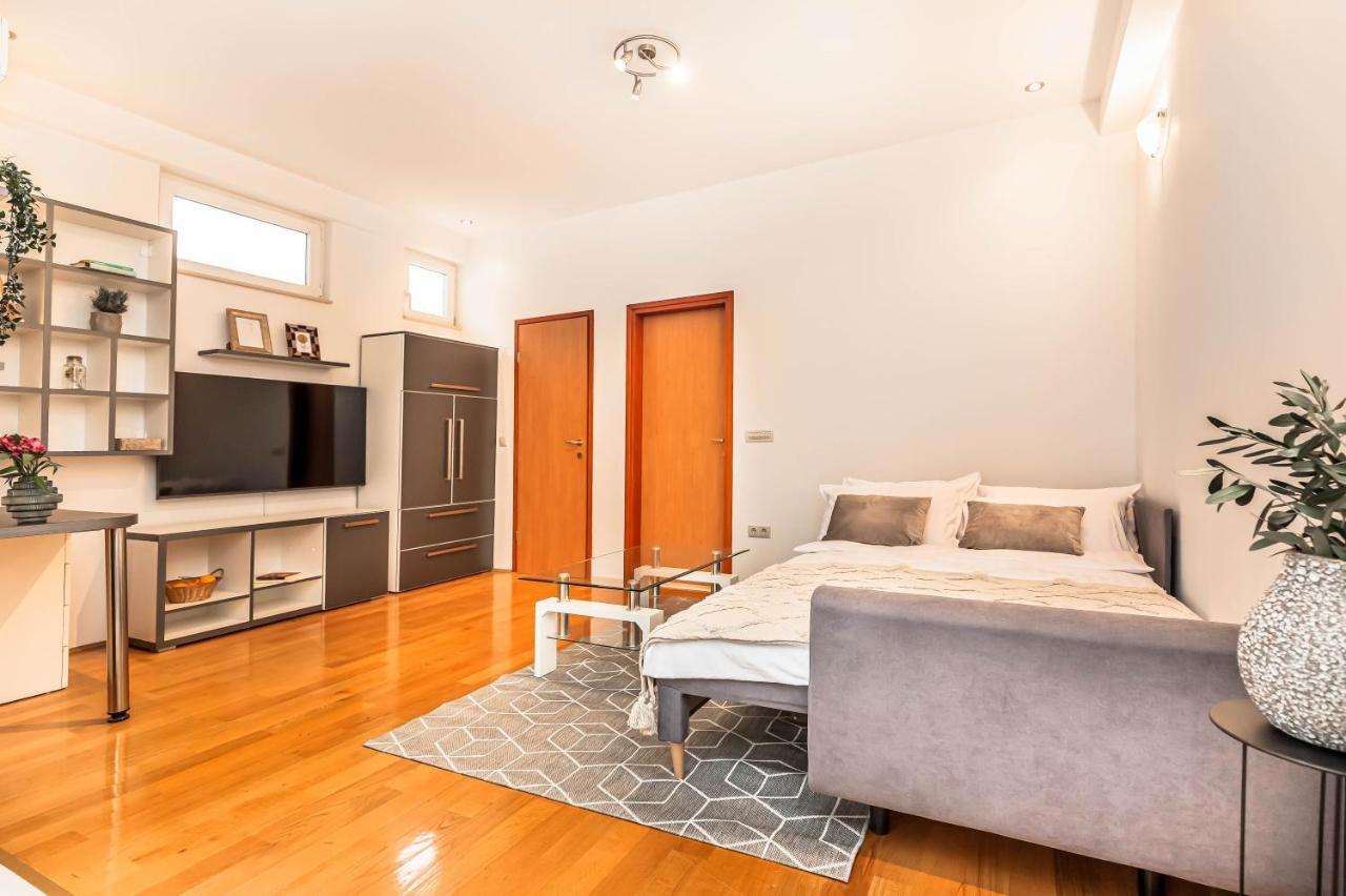 Beachfront Apartment Йесенице Екстериор снимка