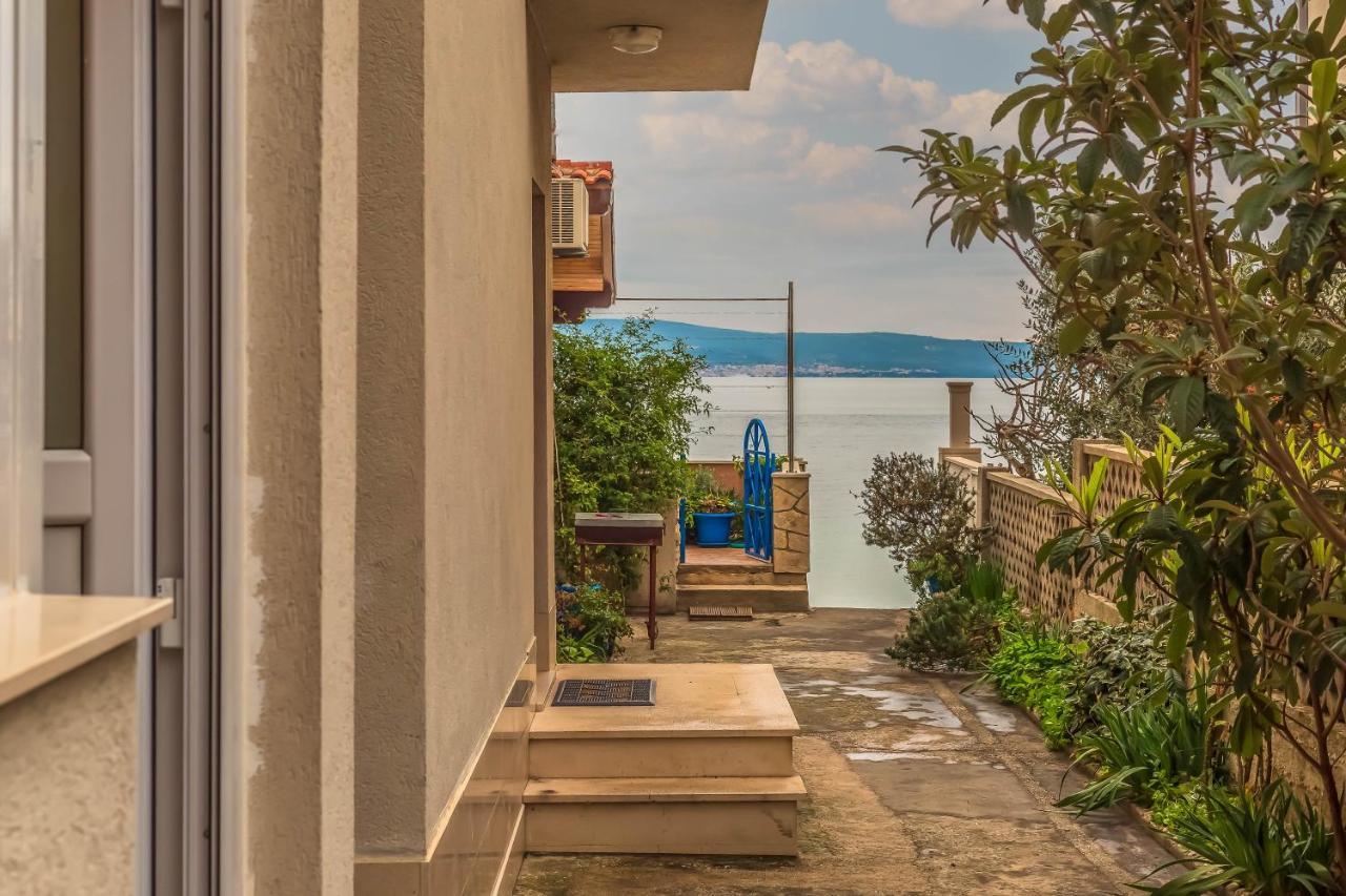 Beachfront Apartment Йесенице Екстериор снимка