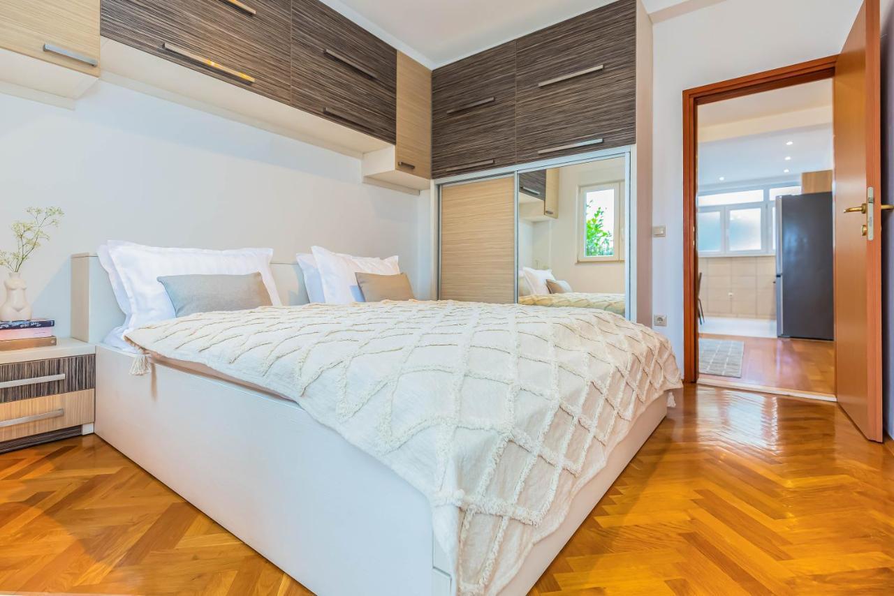 Beachfront Apartment Йесенице Екстериор снимка